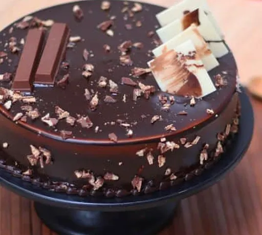 Choco Crunch Kitkat Cake