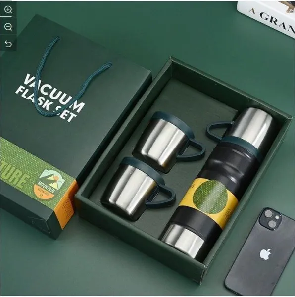 Vacuum Flask Set With 3 Stainless Steel Cups 680 ML