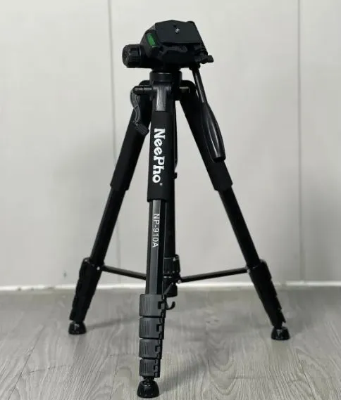 NeePho NP-910A Professional Reteactable Height Adjustable Tripod For DSLR Camera Tripod Stand